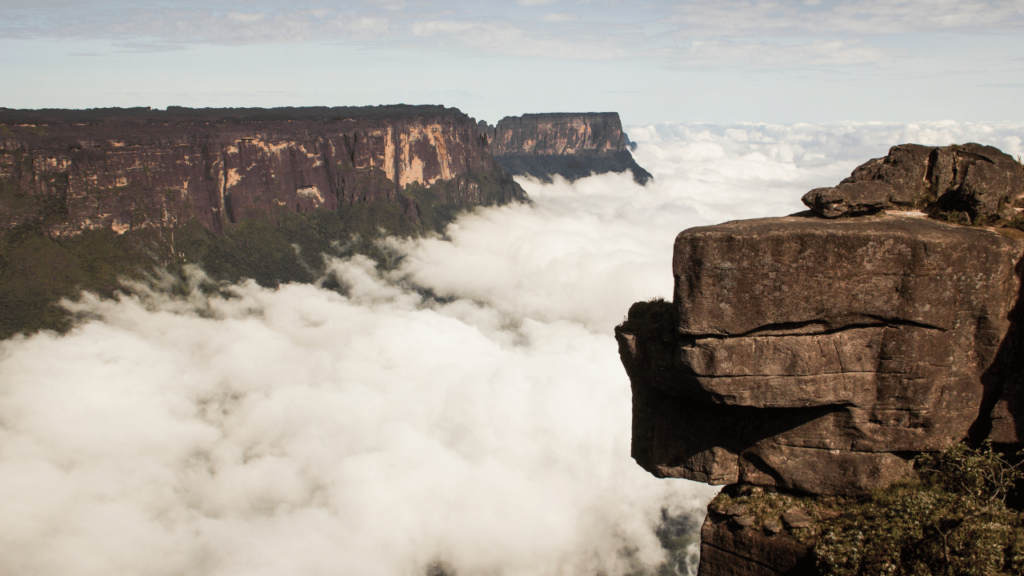 Essa é a montanha misteriosa a 2.810 metros na fronteira do Brasil que inspirou o famoso filme "Up: Altas Aventuras"