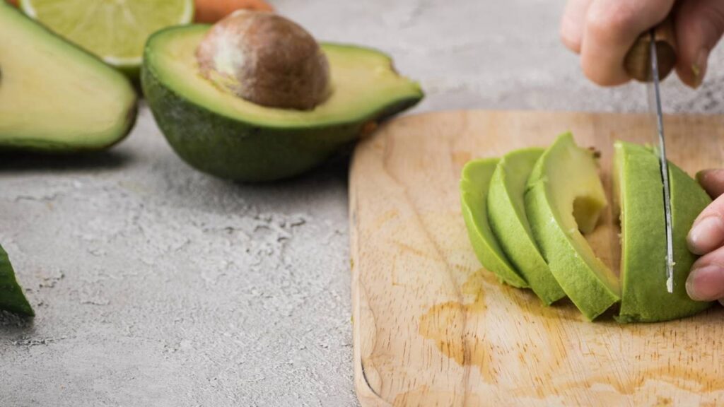 Comer abacate todos os dias pode provocar mudanças importantes no funcionamento do corpo