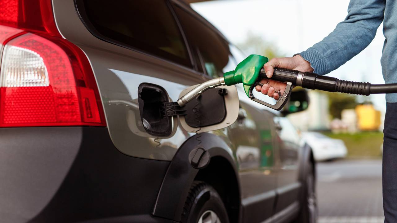 Diferença entre gasolina comum e aditivada, qual vale mais a pena?