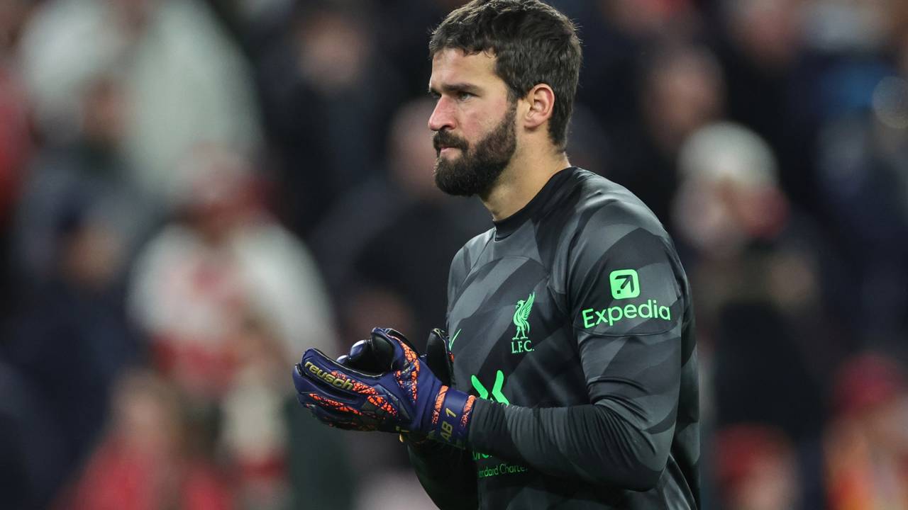 Alisson pode deixar o Liverpool e clube inglês aposta em promessa para ser sucessor