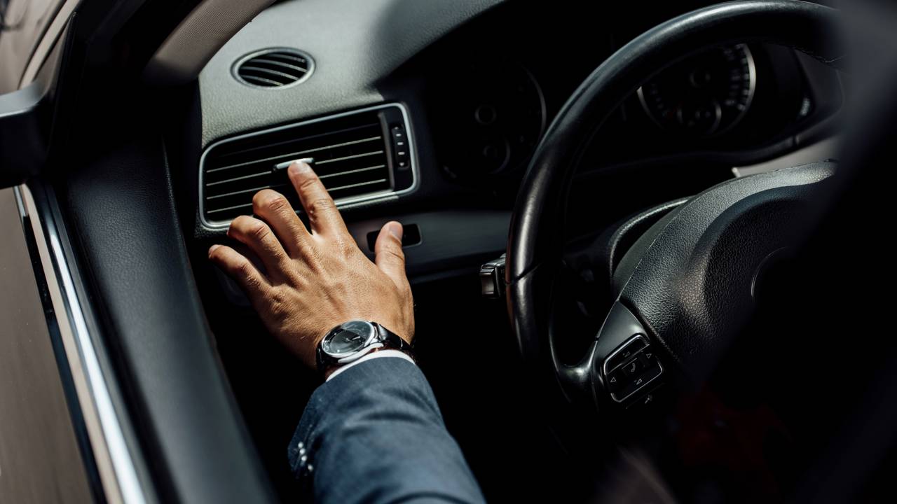 Erro comum ao desligar o ar-condicionado pode danificar o sistema do seu carro