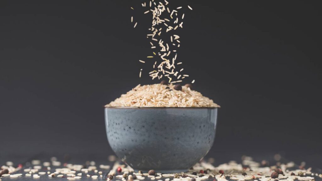 Antes de reclamar do tempo, entenda por que o arroz integral demora