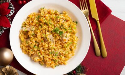 Essa versão de arroz natalino com legumes e castanhas surpreende na primeira colher