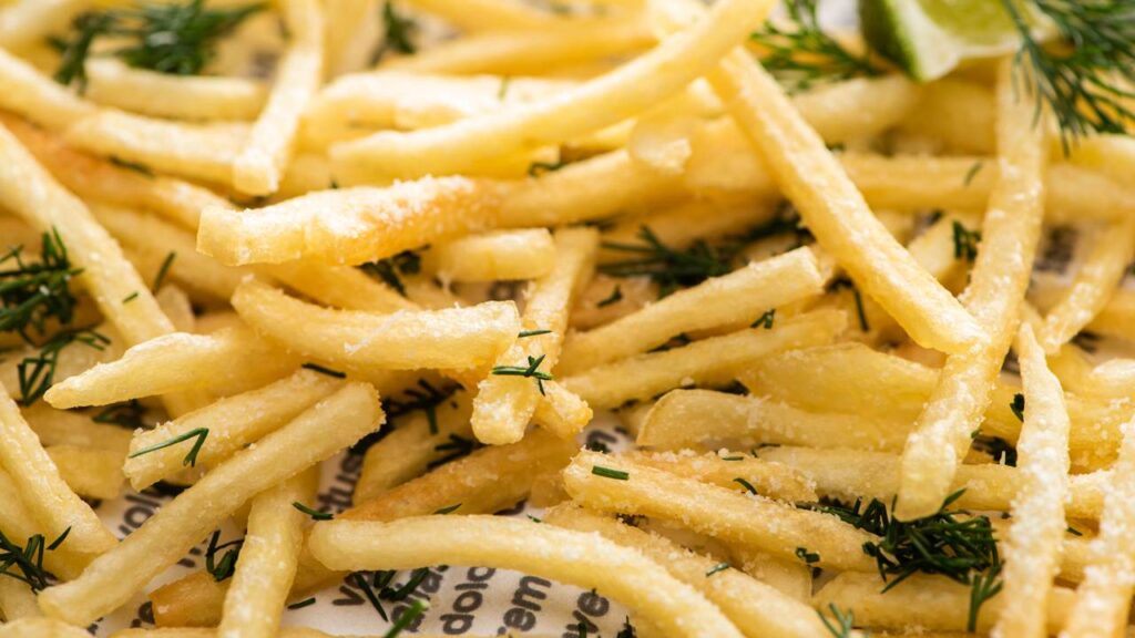 Como deixar a batata crocante e sequinha usando truques fáceis que muita gente ignora