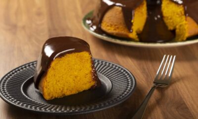 Com esse segredo você vai fazer o melhor bolo de cenoura trufado com só 3 ingredientes
