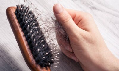 Por que o cabelo cai mais no verão e como controlar essa queda natural