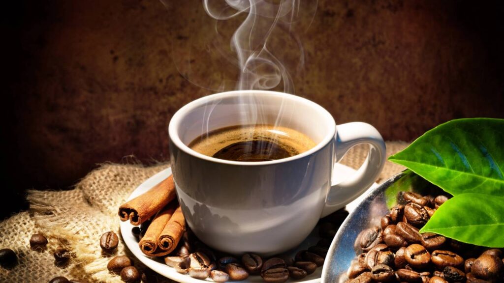 Café faz bem para o coração? Os benefícios, limites seguros e quando a cafeína aumenta riscos cardíacos