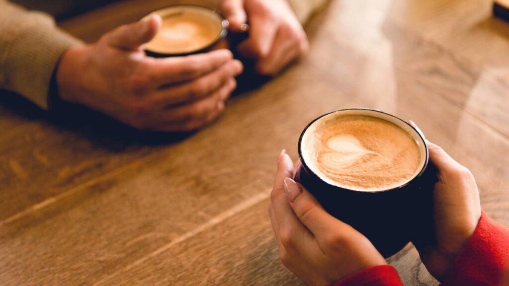 Esse segredo simples faz o café ganhar um sabor que lembra chocolate amargo