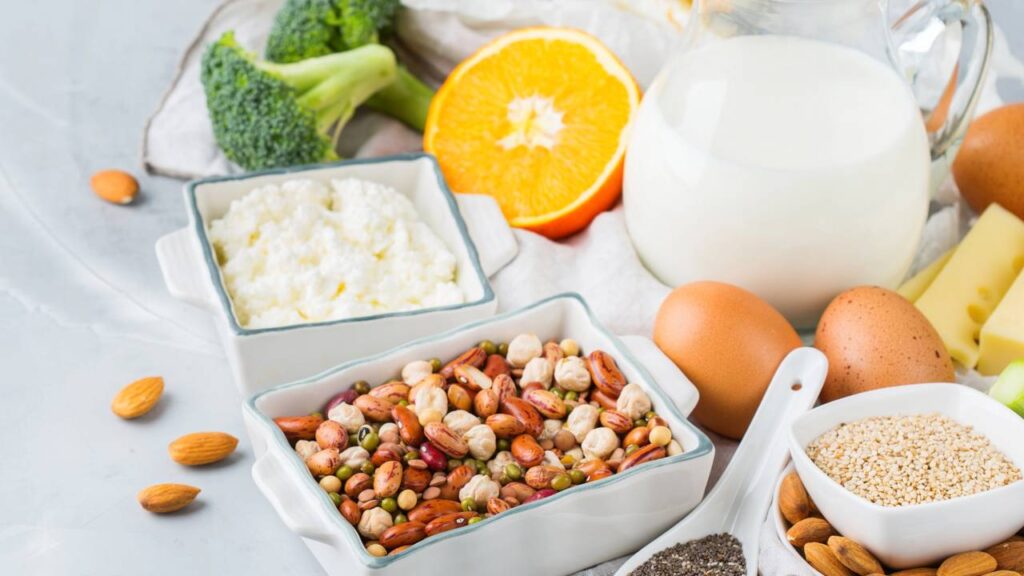 Saiba o que comer para fortalecer os ossos e manter a estrutura óssea saudável em todas as fases da vida