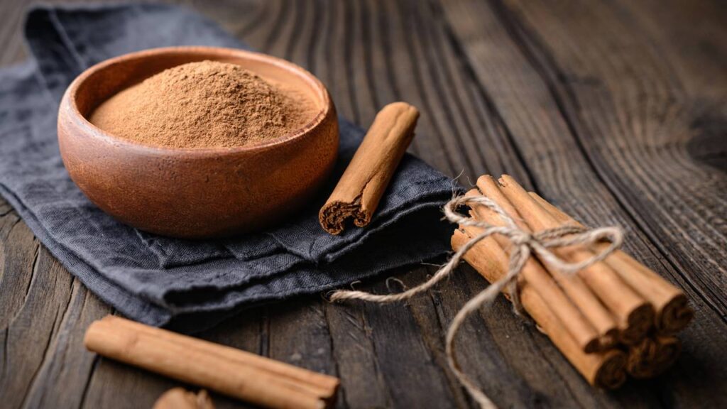 Essa casca de árvore é usada como tempero e lembra o sabor da noz-moscada