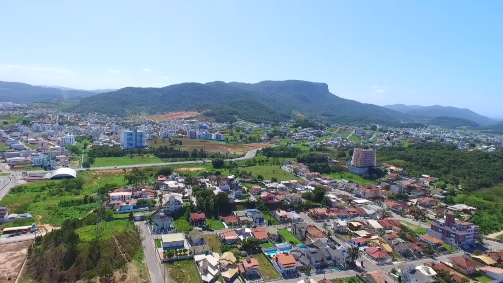 Essa cidade de Santa Catarina se destaca pelas praias paradisíacas e qualidade de vida elevada com muitas oportunidades