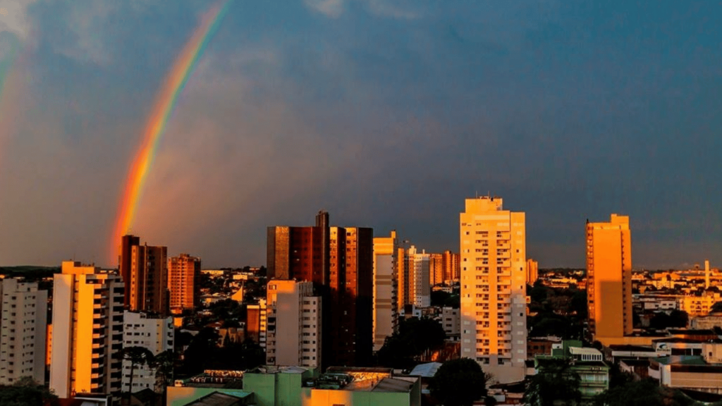 Uma cidade brasileira próxima ao Paraguai está surpreendendo quem busca viver e investir melhor