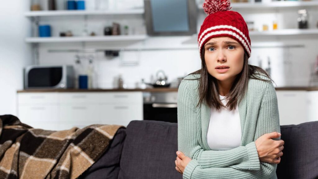 Solzão lá fora e o dia quente, mas nosso corpo insiste em sentir aquele friozinho incomodo - Créditos: depositphotos.com / IgorVetushko