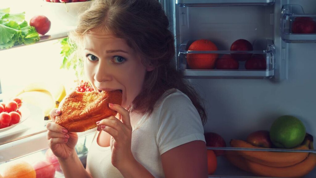 Vai dormir depois de comer? Cuidado com o que pode acontecer