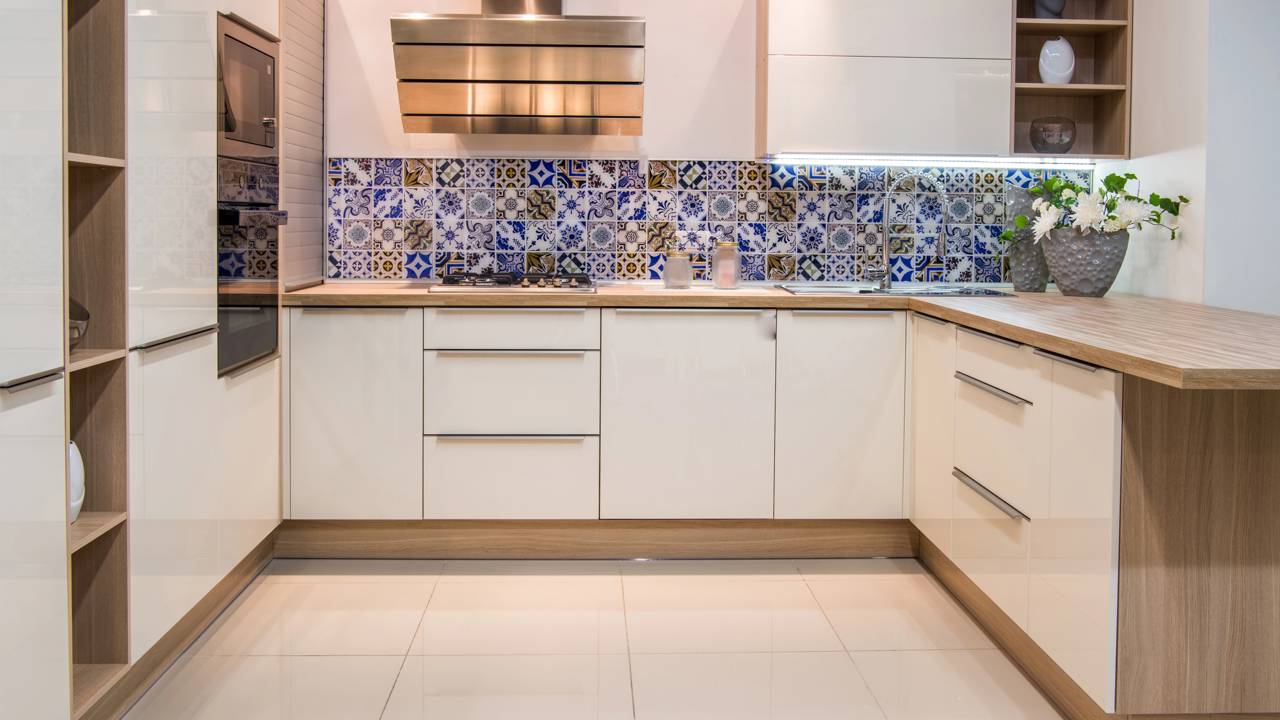 Ideias para decorar a cozinha com soluções simples que mudam o ambiente sem reforma