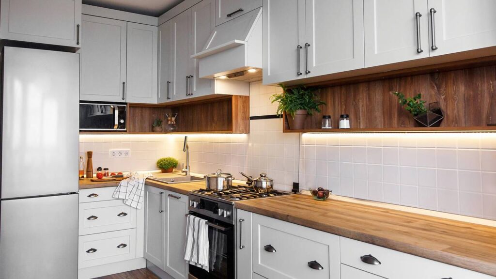 Ideias para decorar a cozinha com soluções simples que mudam o ambiente sem reforma