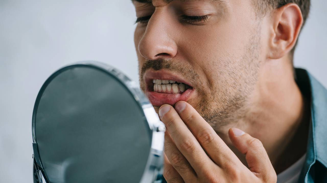 Dor nos dentes por sensibilidade! O que causa e como tratar