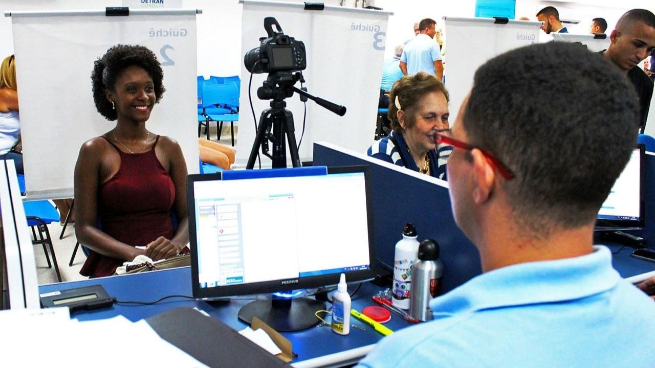 Detran RJ oferece atendimento prioritário a mulheres para emissão de Carteira de Identidade