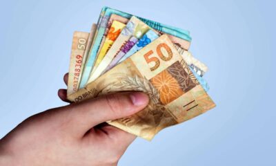 Você precisa ver estas 7 dicas para quem ganha pouco economizar dinheiro e por que tanta gente está mudando a rotina