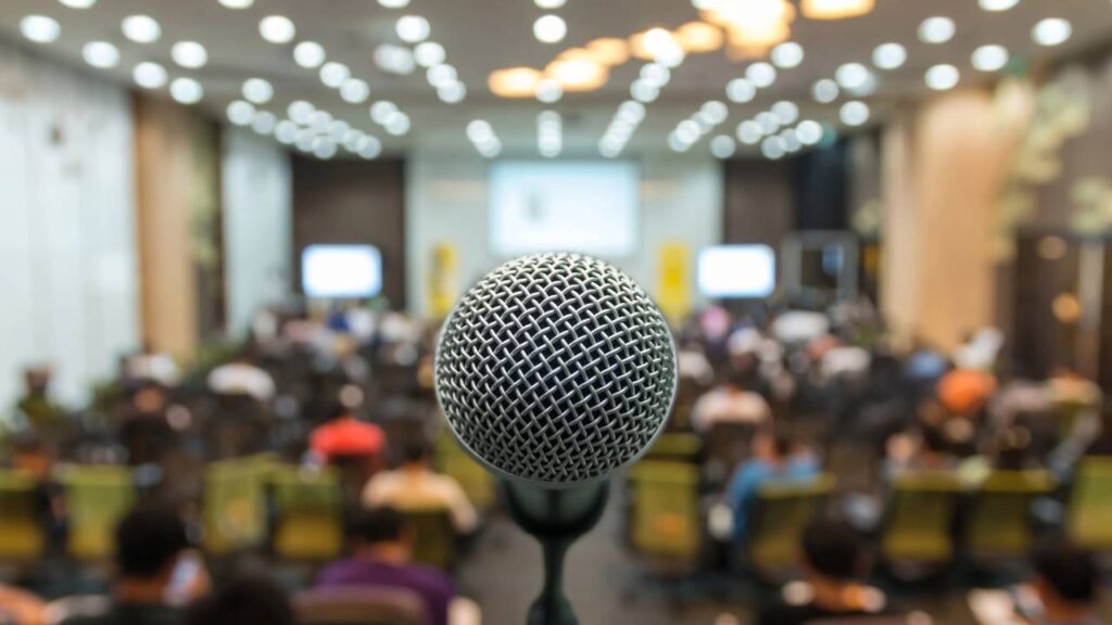 O que significa ter vergonha de falar em público, segundo a psicologia