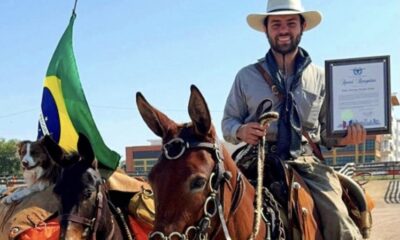 Trajeto de 10 mil km! Conheça o brasileiro que tenta voltar dos Estados Unidos ao Brasil montado em mula