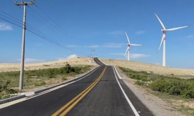 Bela estrada no Ceará conecta praias paradisíacas
