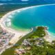 A ilha brasileira tecnológica rica em natureza preservada que virou o sonho de muitos para viver bem