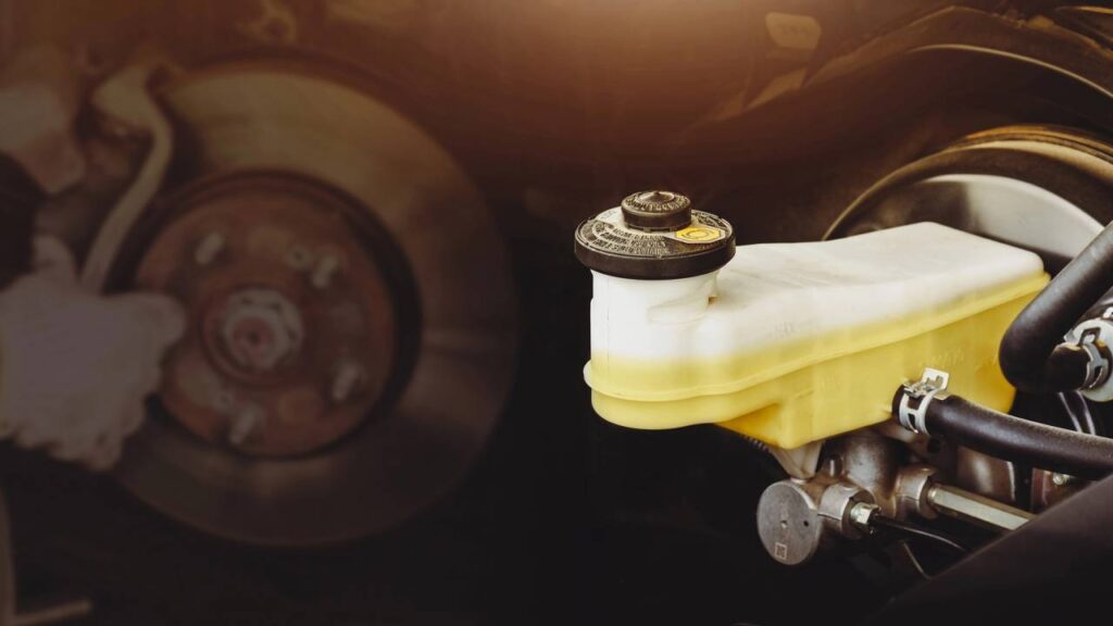 Ignorar o fluido de freio é um erro grave que pode destruir seu carro