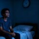 O que significa quando acordamos no meio da madrugada todos os dias? O motivo pode vir do corpo ou da mente