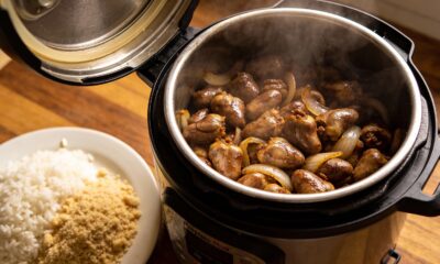 Coração de frango na panela de pressão, receita caseira fácil e saborosa.