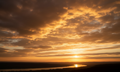 O que causa o efeito dourado nas nuvens ao entardecer e deixa o céu tão diferente