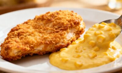 Essa receita fácil de frango empanado com creme de milho vai se tornar seu almoço favorito