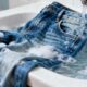O melhor truque para lavar calça jeans e jamais desbotar