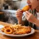 Comer fritura todos os dias pode estar ligada a vários sintomas que você ignora