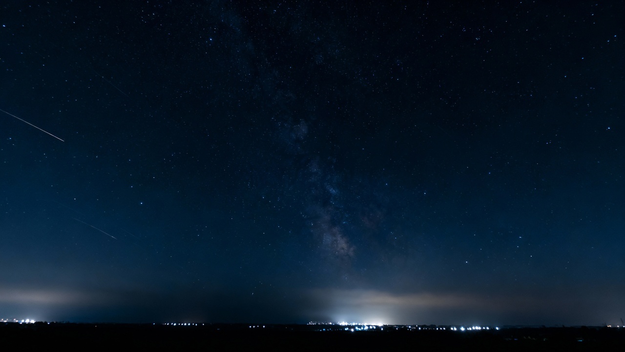 O mistério por trás das noites em que o céu brilha mesmo sem lua