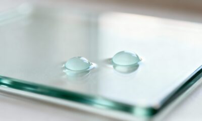 O truque de 2 gotas para limpar superfícies de vidro sem manchas