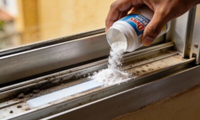 O truque com bicarbonato que limpa trilhos encardidos sem esforço, tira o mofo e ainda melhora o deslizamento
