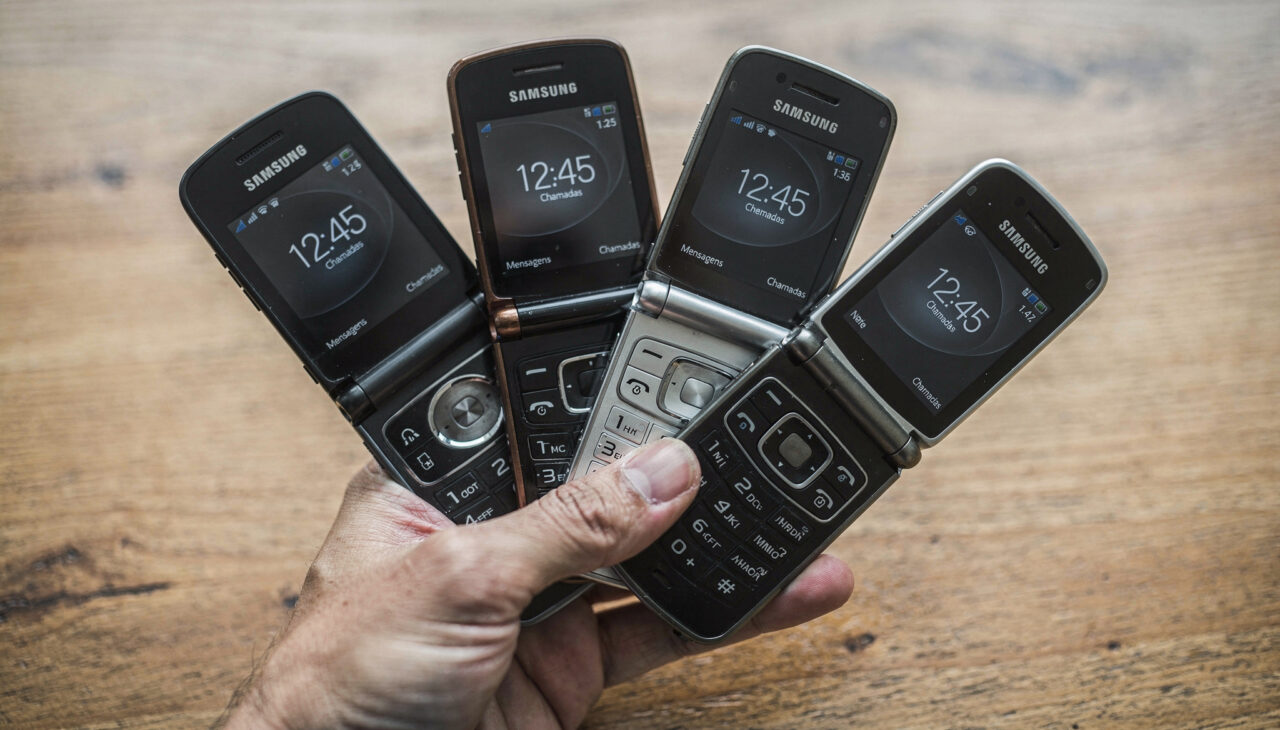 Celulares antigos da Samsung com formatos experimentais, telas curvas, câmeras diferenciadas e conceitos à frente do seu tempo.