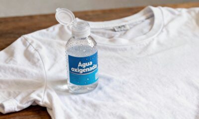 Mistura poderosa com água oxigenada que remove manchas de suor das roupas brancas num piscar de olhos