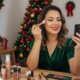 Técnica única de maquiagem para ceia de Natal garante um visual luxuoso e rápido