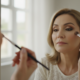 Maquiagem para olhos maduros acima de 50 anos para levantar as pálpebras caídas e abrir o olhar