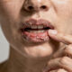 A sensação de boca seca não é apenas um incômodo passageiro