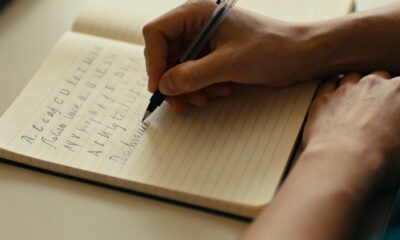 O que significa misturar letras maiúsculas e minúsculas ao escrever, segundo a psicologia