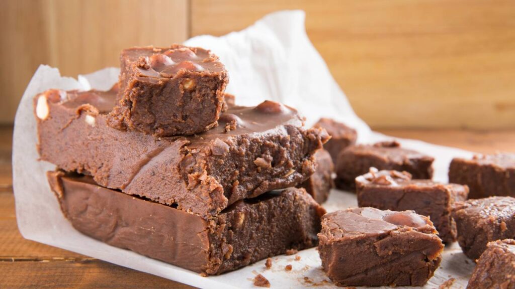 Essa sobremesa tem apenas 4 ingredientes e surpreende na primeira mordida