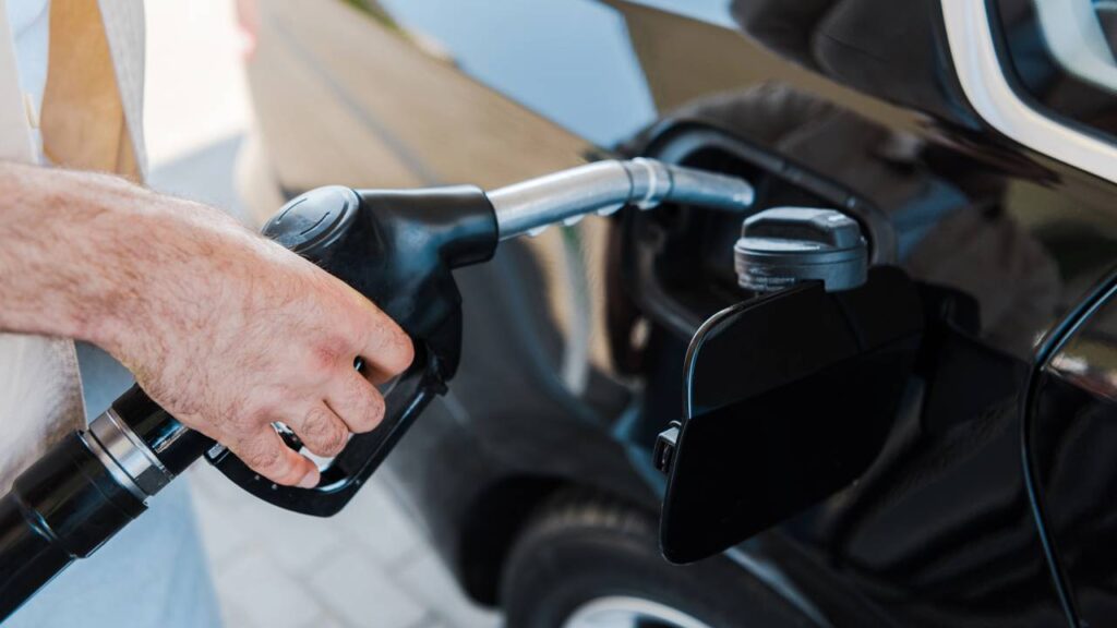 Gastar menos combustível ficou fácil com esses 5 hábitos que quase ninguém usa