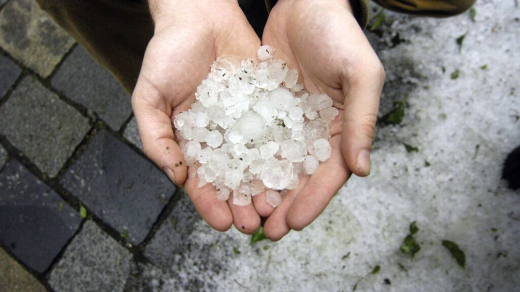 Por que algumas tempestades vêm acompanhadas de granizo e deixam o céu com aquele clima tenso de mudança