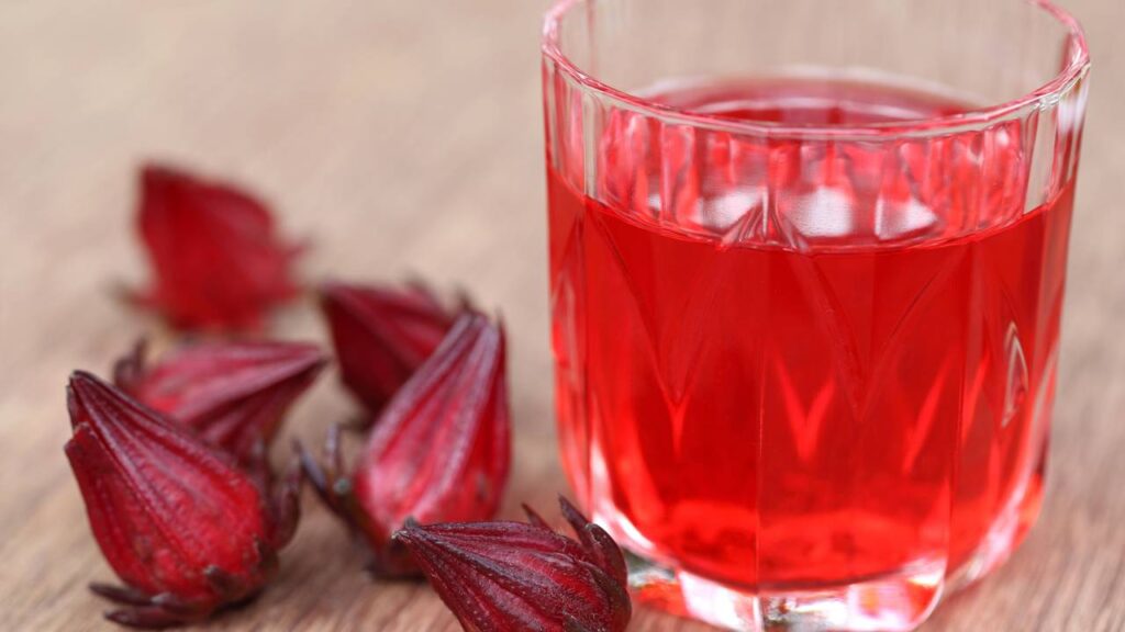 Essa flor exótica tem sabor cítrico e virou queridinha de quem prepara drinks sofisticados em casa