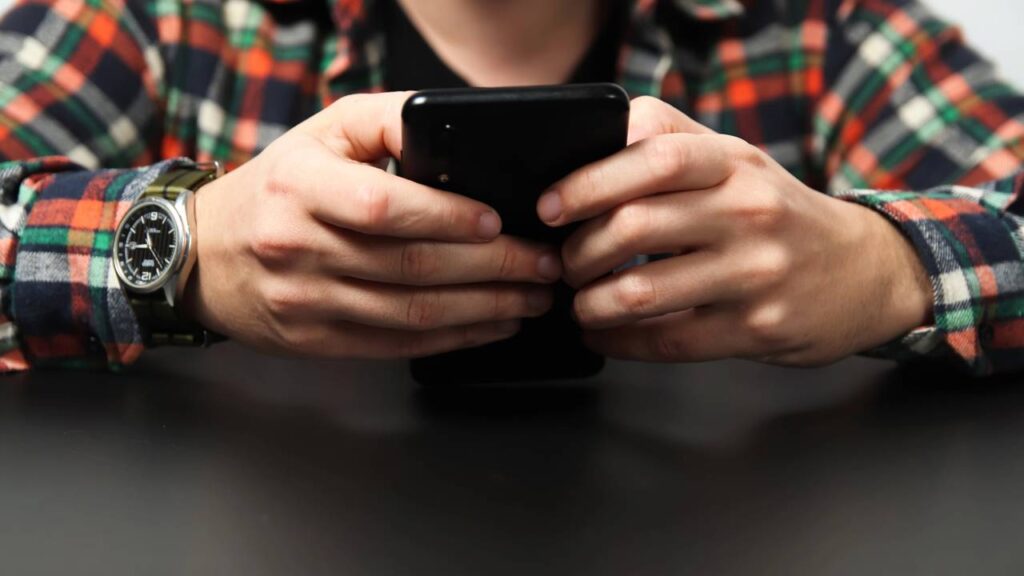 Saiba como proteger suas informações no celular de forma simples