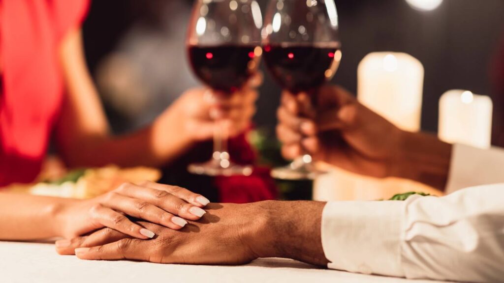 Jantar romântico barato em casa que impressiona com pratos simples e clima especial sem gastar muito