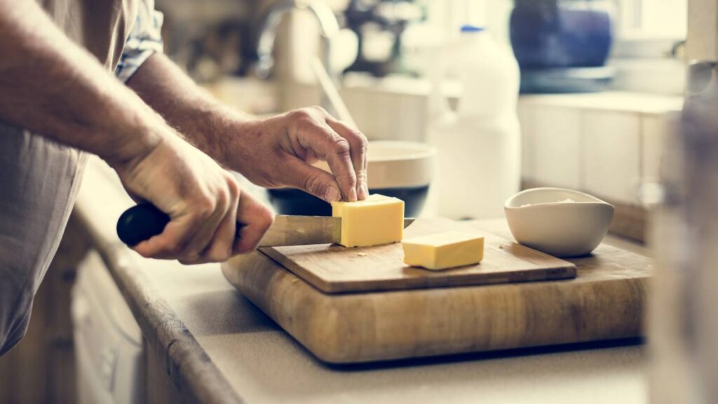 Como evitar que a manteiga fique rançosa e manter o sabor fresco por muito mais tempo na geladeira